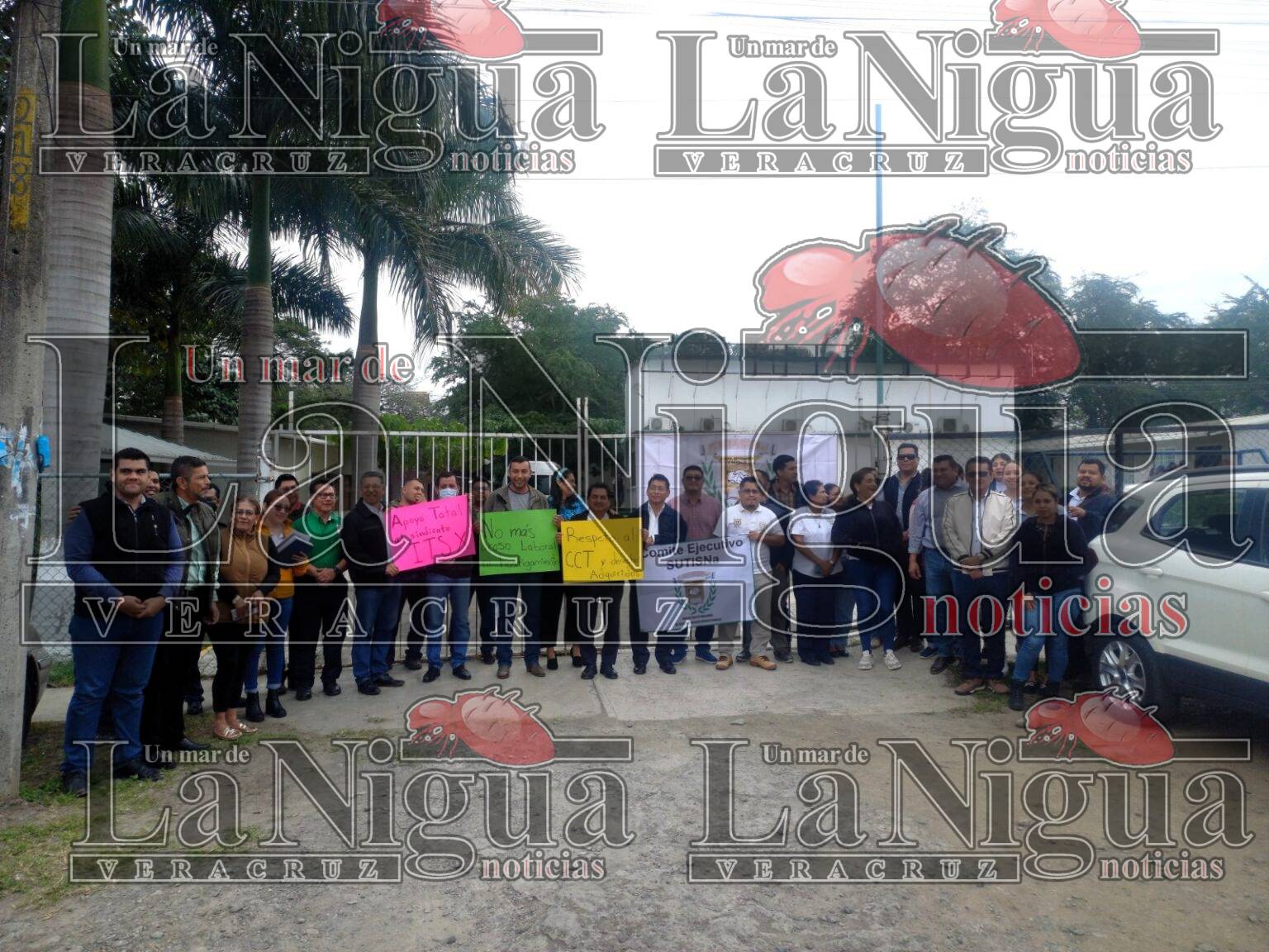 PROTESTAN TRABAJADORES DEL ITSNA