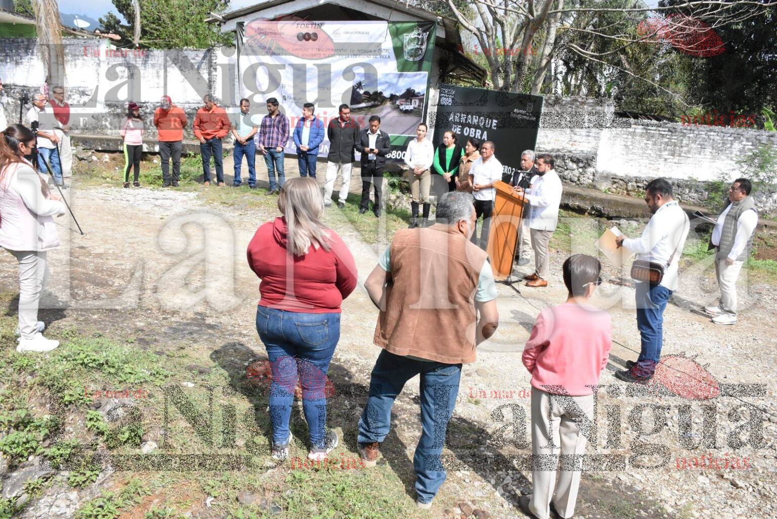 Dan autoridades banderazo de Obras en Villa Unión y San Paulino