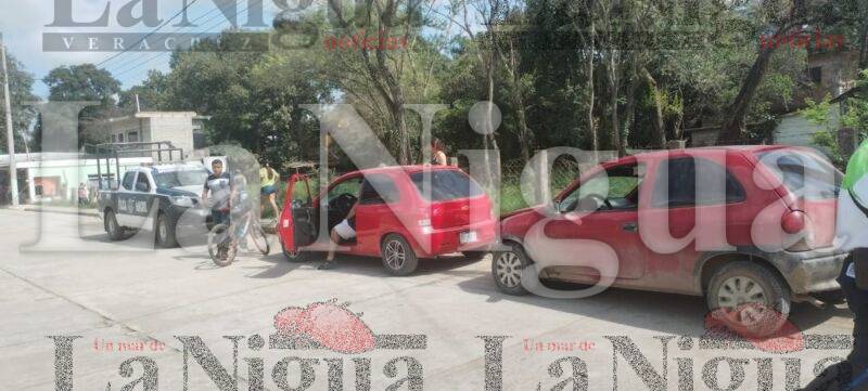 Choque entre Chevys deja daños materiales