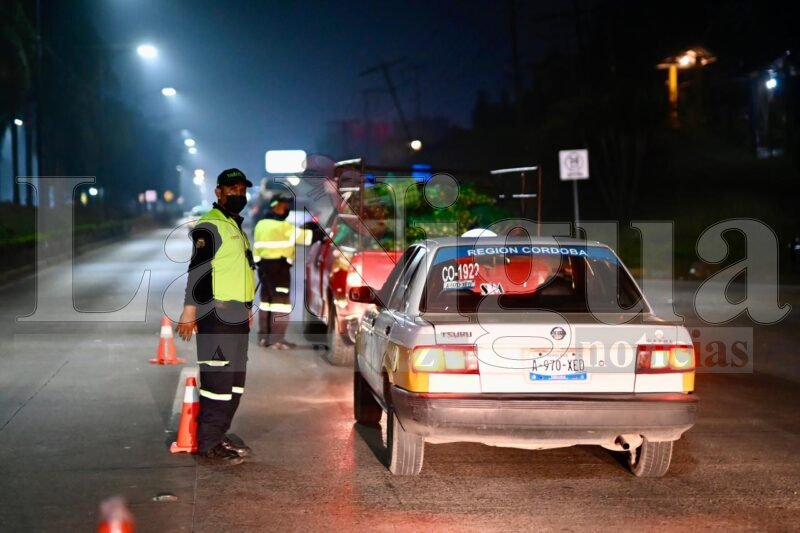 Aplican multa y corralón a 12 automovilistas que no pasaron el alcoholímetro