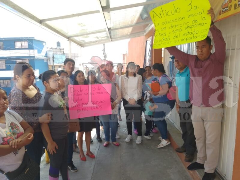 Padres de Familia Protestan por Falta de Maestro en Escuela Primaria “Insurgente Pedro Moreno” en Xalapa
