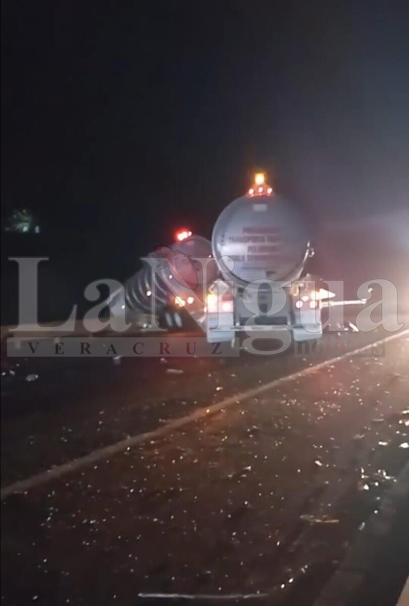 Tragedia en la Autopista México-Tuxpan: Choque fatal entre pipa y vehículo particular deja dos muertos 2 WhatsApp Image 2024 04 29 at 22.39.16 1