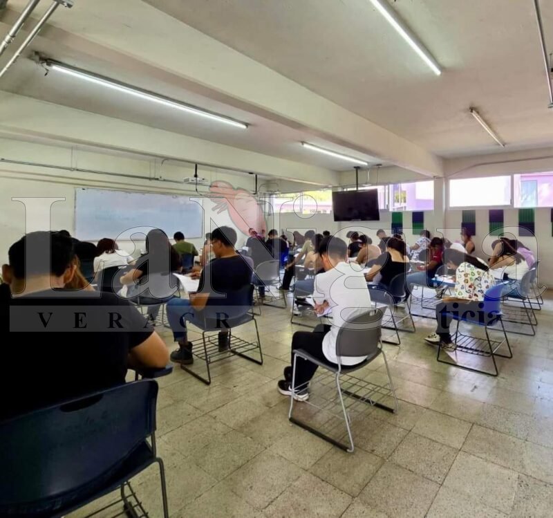 Miles de Jóvenes Presentan Examen de Admisión a la Universidad Veracruzana