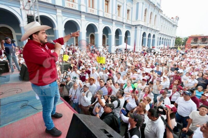 Zenyazen Escobar protagonizó contundente y masivo cierre de campaña