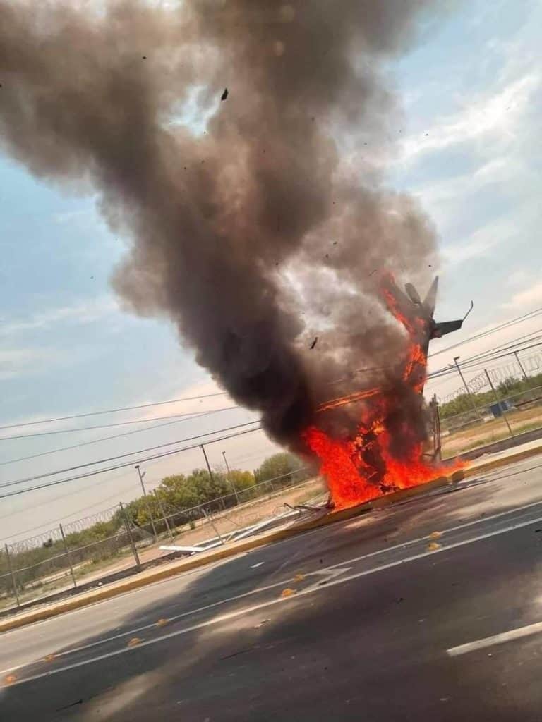 Se desploma helicóptero en carretera de Apodaca, Nuevo León