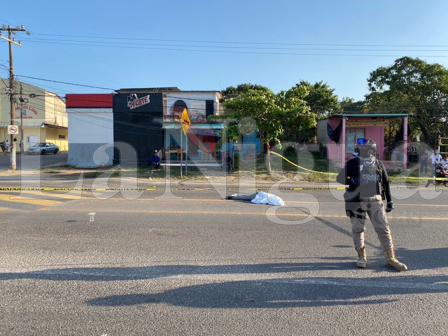 Sangriento Jueves Santo; persiguen y asesinan a un joven en Jáltipan de Morelos.