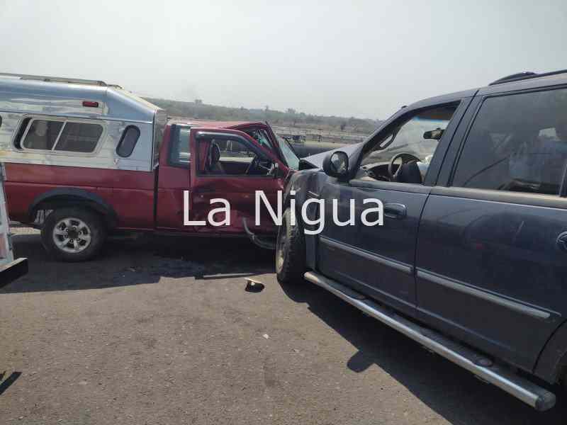Aparatoso accidente deja solo daño materiales 2 choquedaosmateriales 18186552035363710104