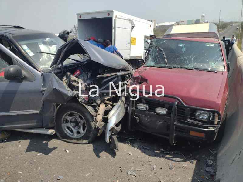 Aparatoso accidente deja solo daño materiales 4 choquedaosmateriales 32377836838169934249