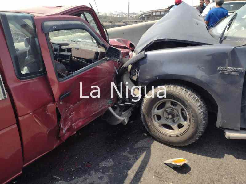 Aparatoso accidente deja solo daño materiales 6 choquedaosmateriales 51484479535396904568