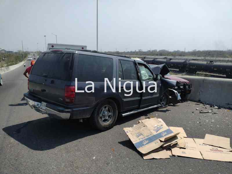 Aparatoso accidente deja solo daño materiales 8 choquedaosmateriales 75122152547684258948