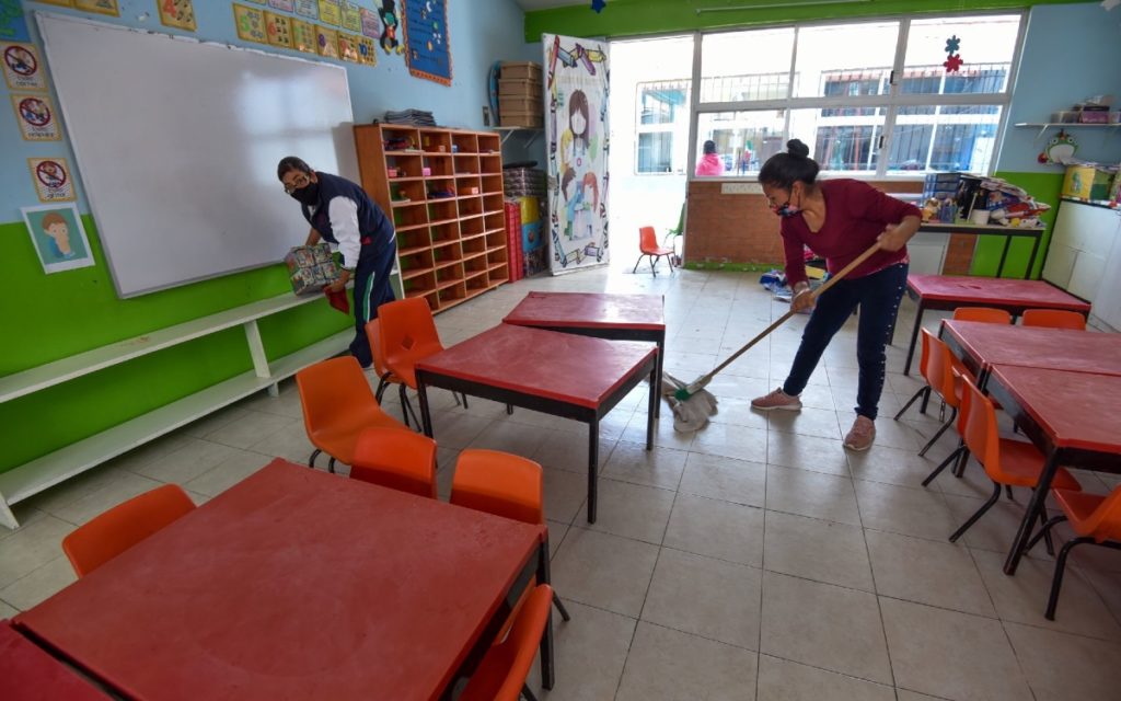 Reportan 3 contagios más tras regreso a clases en CDMX