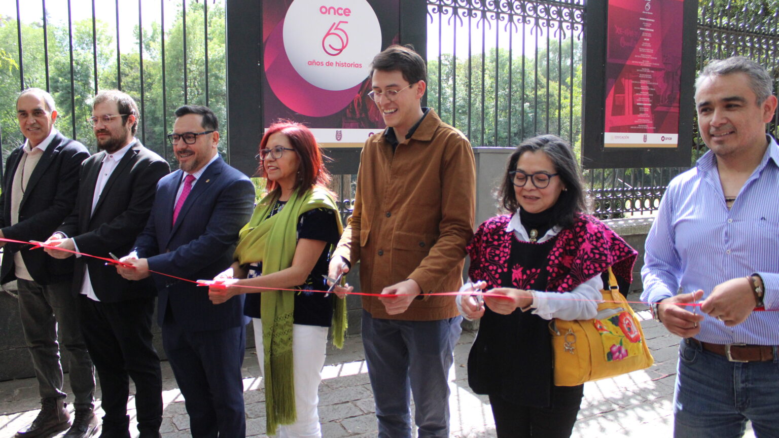 EL ONCE EXPONE 65 AÑOS DE HISTORIAS EN LAS REJAS DEL BOSQUE DE CHAPULTEPEC