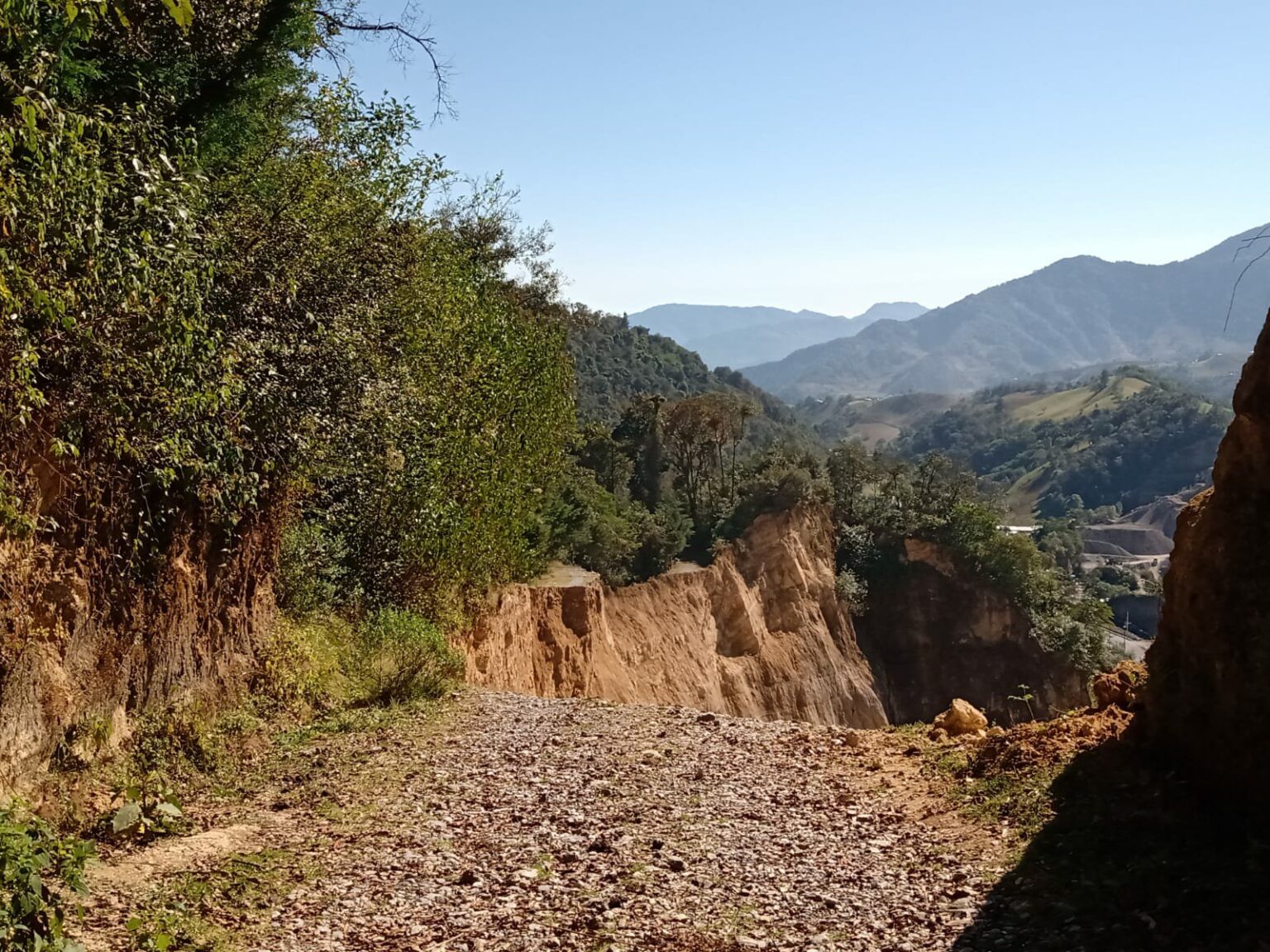 DESCARTAN DINAMITAR ZONA DE RIESGO DEL ARENAL