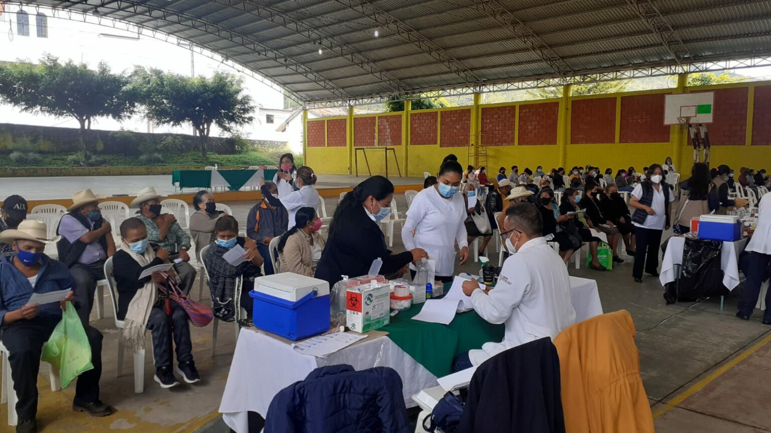 Realizan campaña de vacunación conta Covid en Chocamán