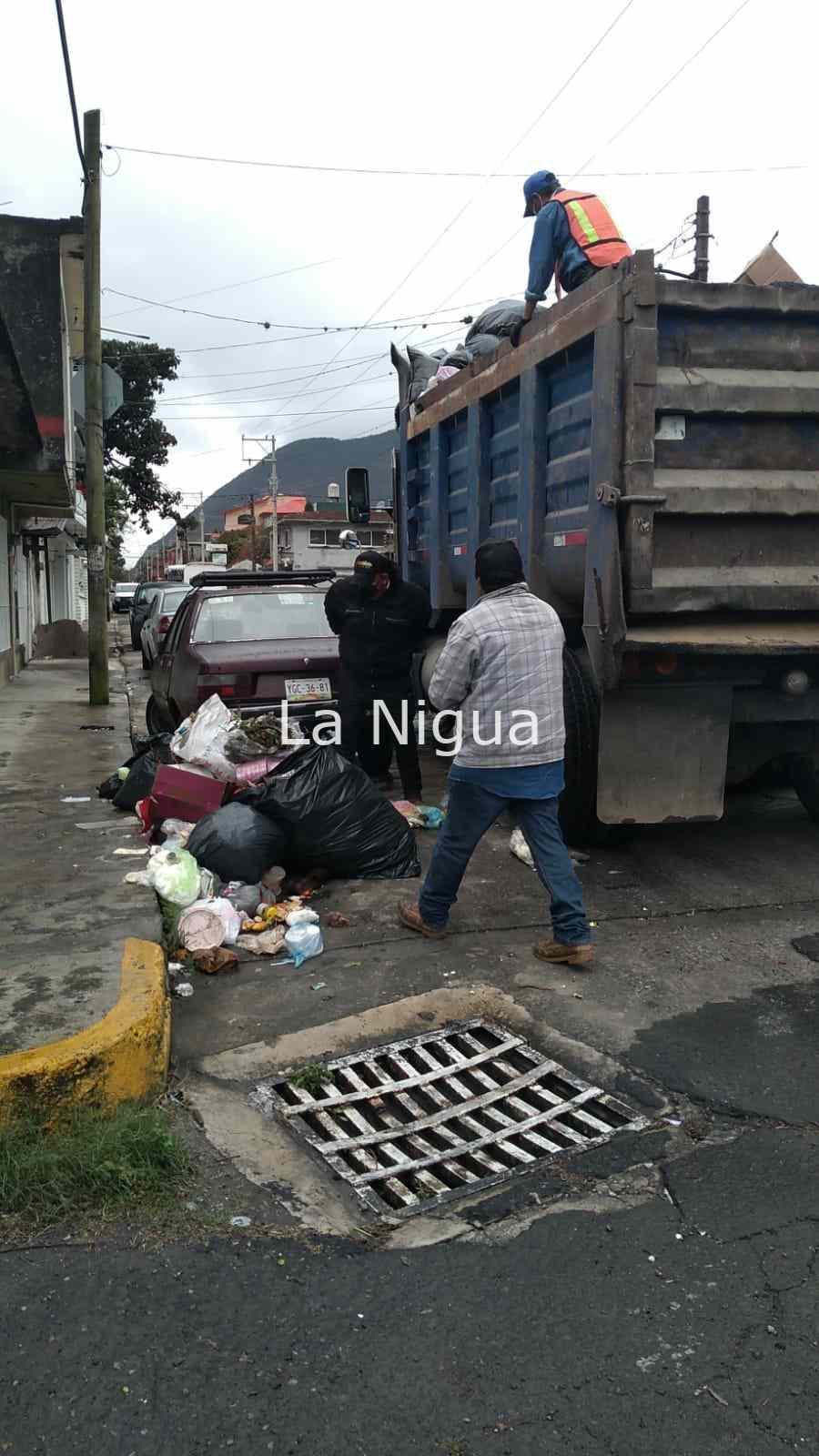 Exhortan a evitar depositar basura en las calles 2 img 20220112 wa00777460527884847371597