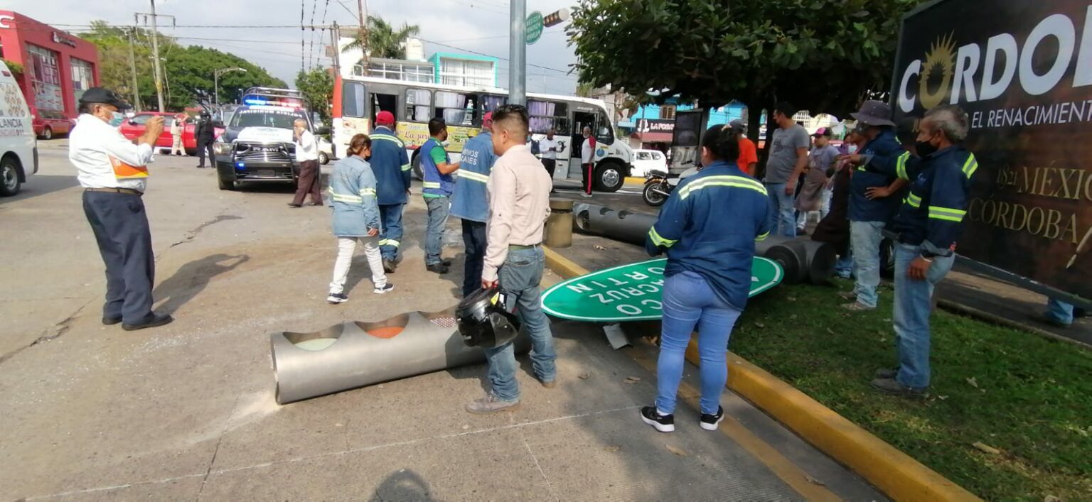 Colisionan autobuses:10 lesionados.