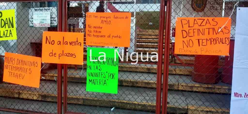 Egresados de las Normales se manifestaron en Xalapa