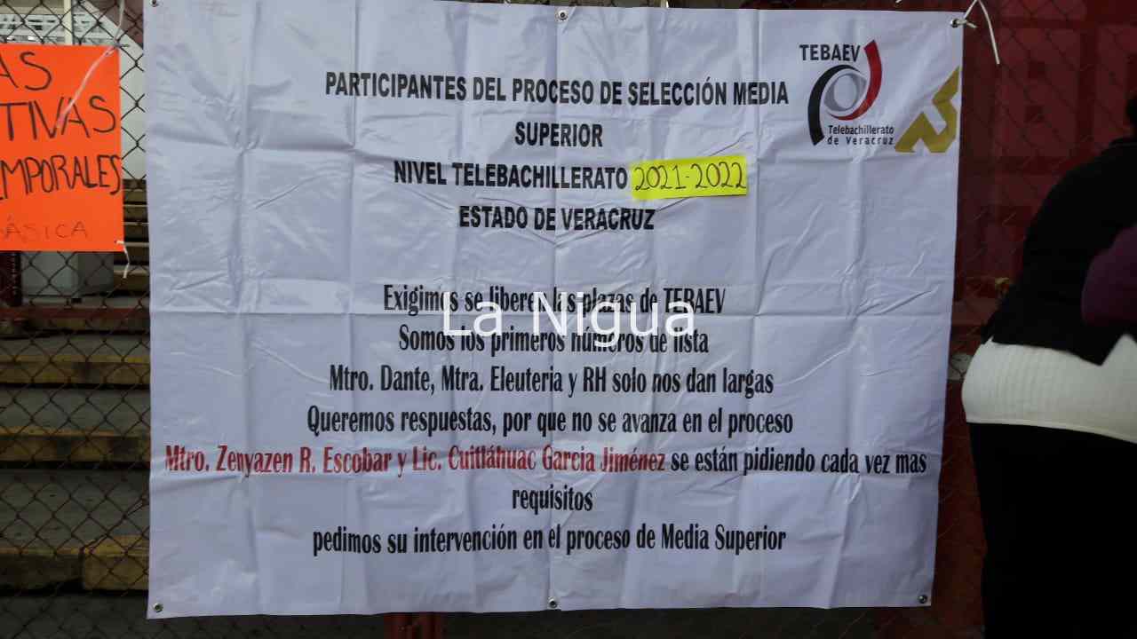 Egresados de las Normales se manifestaron en Xalapa 2 img 20220113 wa00124309036531617374874