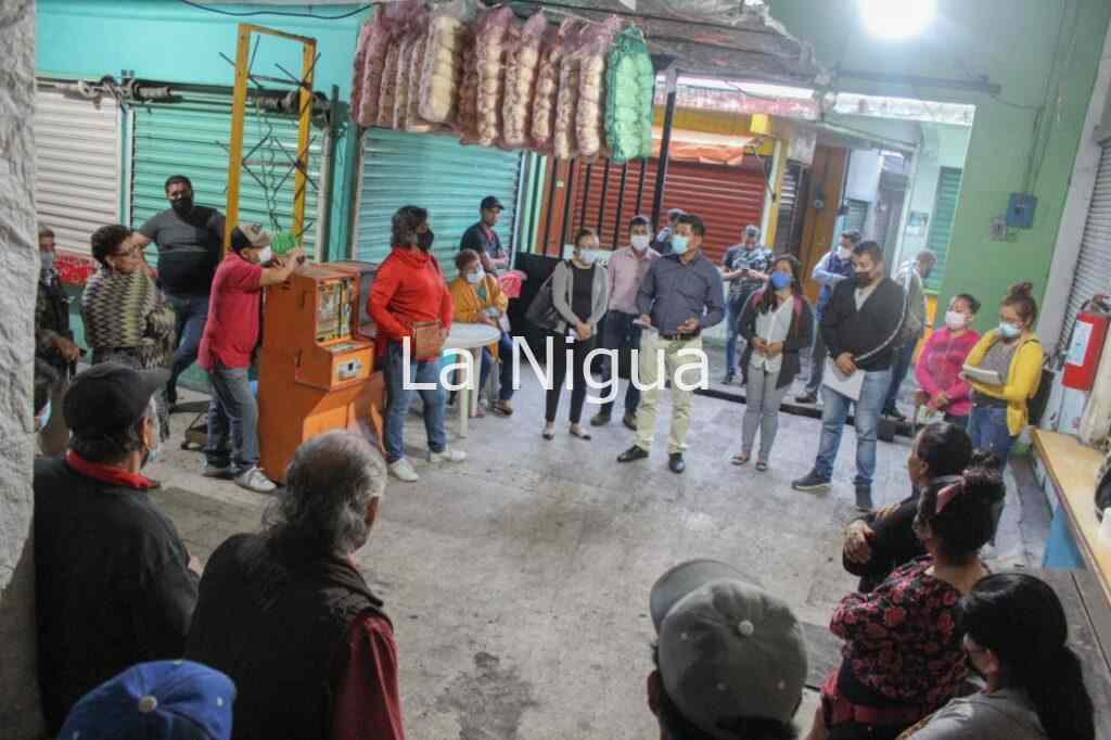 Ayuntamiento y locatarios del mercado Revolución acuerdan reordenamiento del zoco