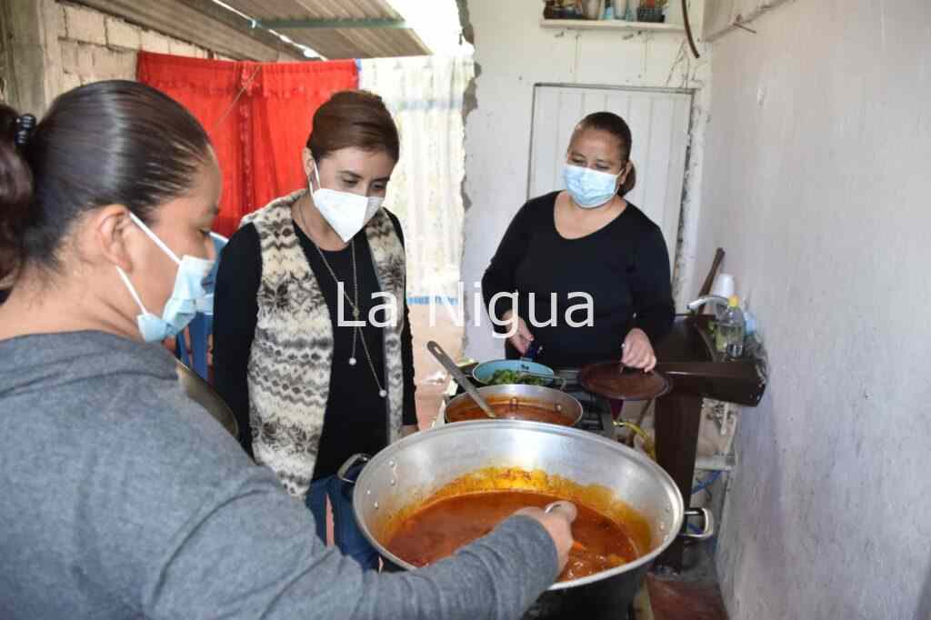 Recorre presidenta de DIF comedores comunitarios