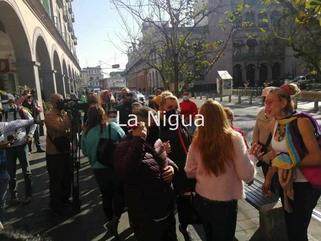 Integrantes Casa de las Muñecas Tiresias A C. y Orgullo Veracruzano se manifiestan 9 img 20220119 wa00267185673139284755266