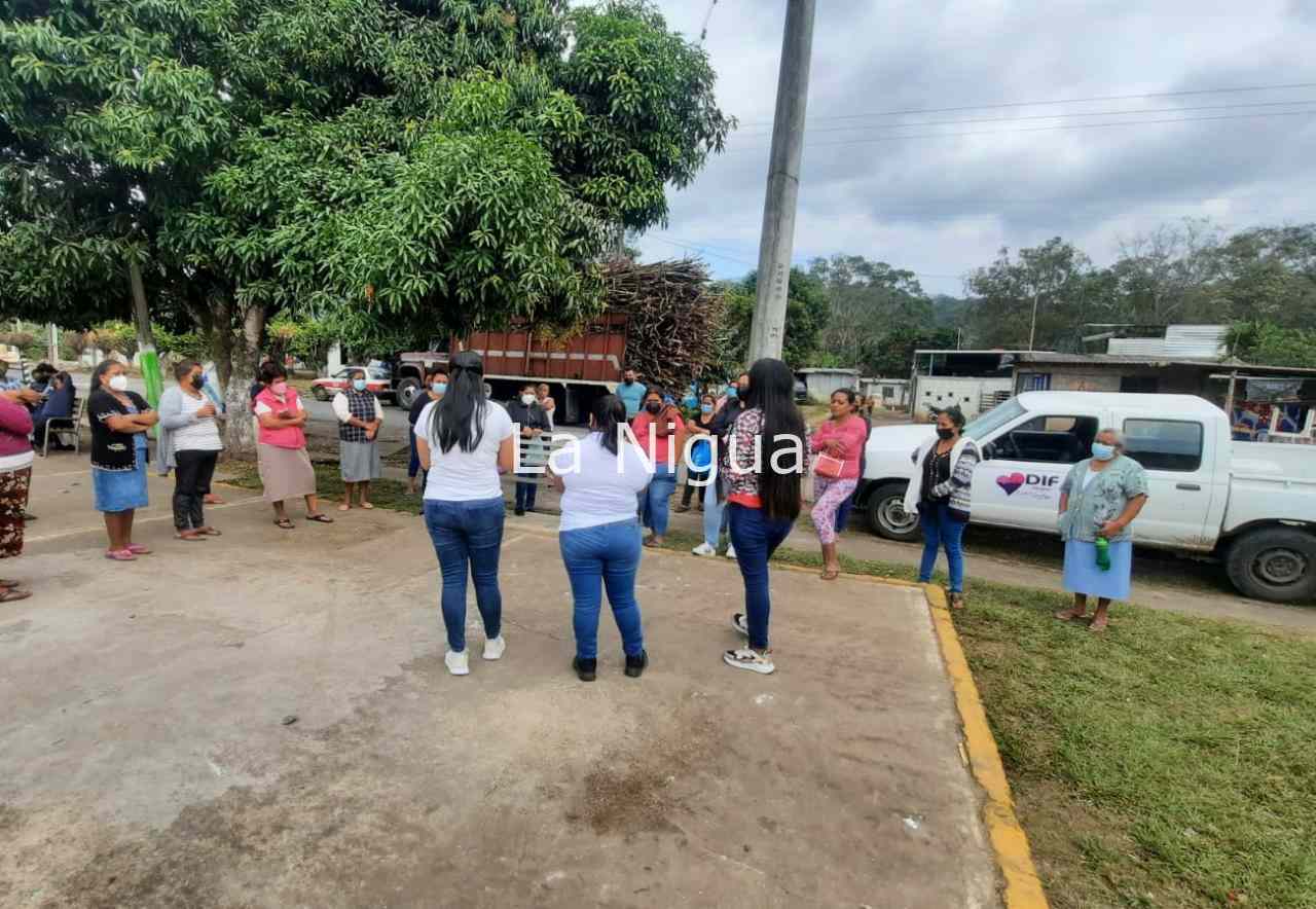 DIF Municipal de Atoyac estrecha vínculos con población de la sierra 3 img 20220119 wa00674785145056160564724
