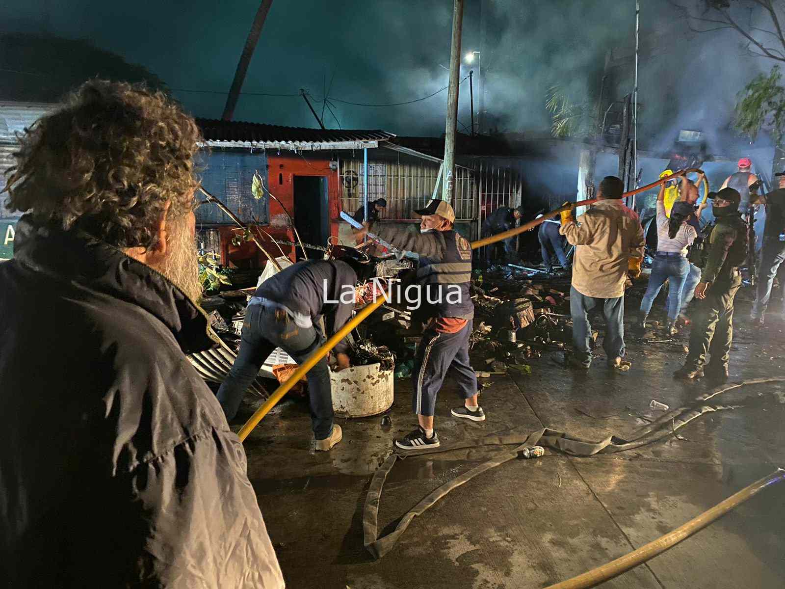 Voraz incendio consume taller de electrodomésticos en Álamo 4 img 20220119 wa00818529795471535100893
