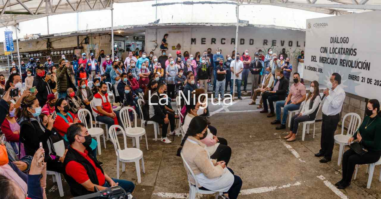 "Primero es su integridad y seguridad": Presidente a locatarios 4 img 20220121 wa00771834735354593291855