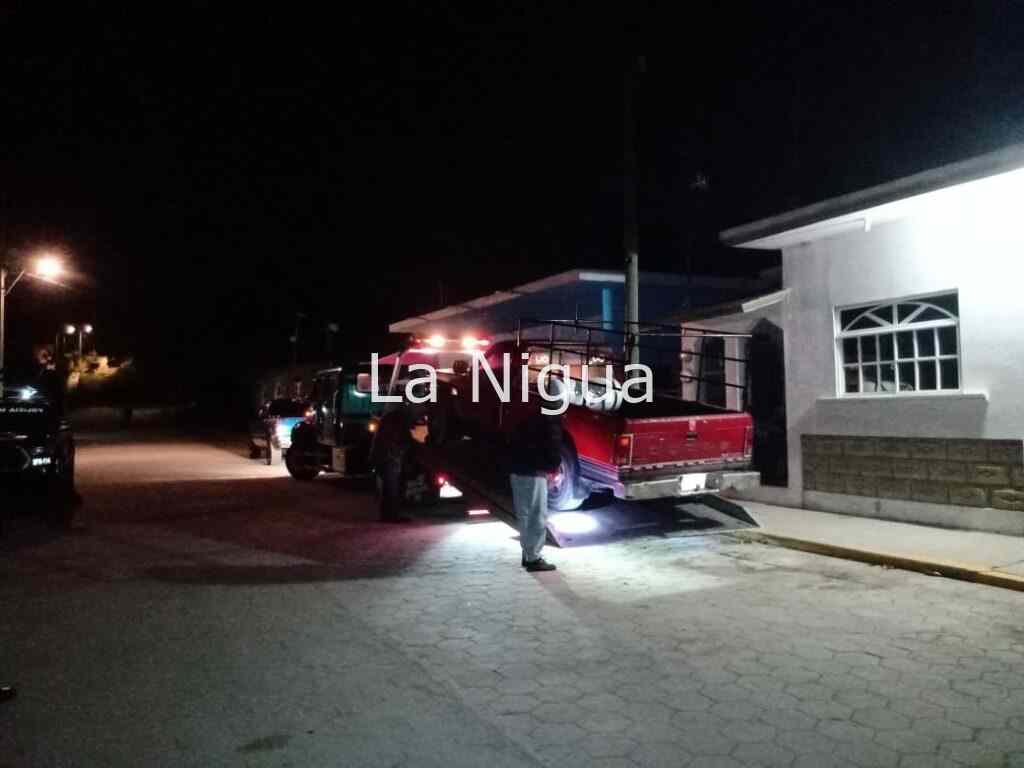 Aseguran camioneta con placas ilegales en Tecolutla