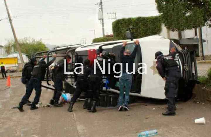 Aparatoso accidente de una patrulla de la SSP en Poza Rica 2 img 20220121 wa00975981458736526565772