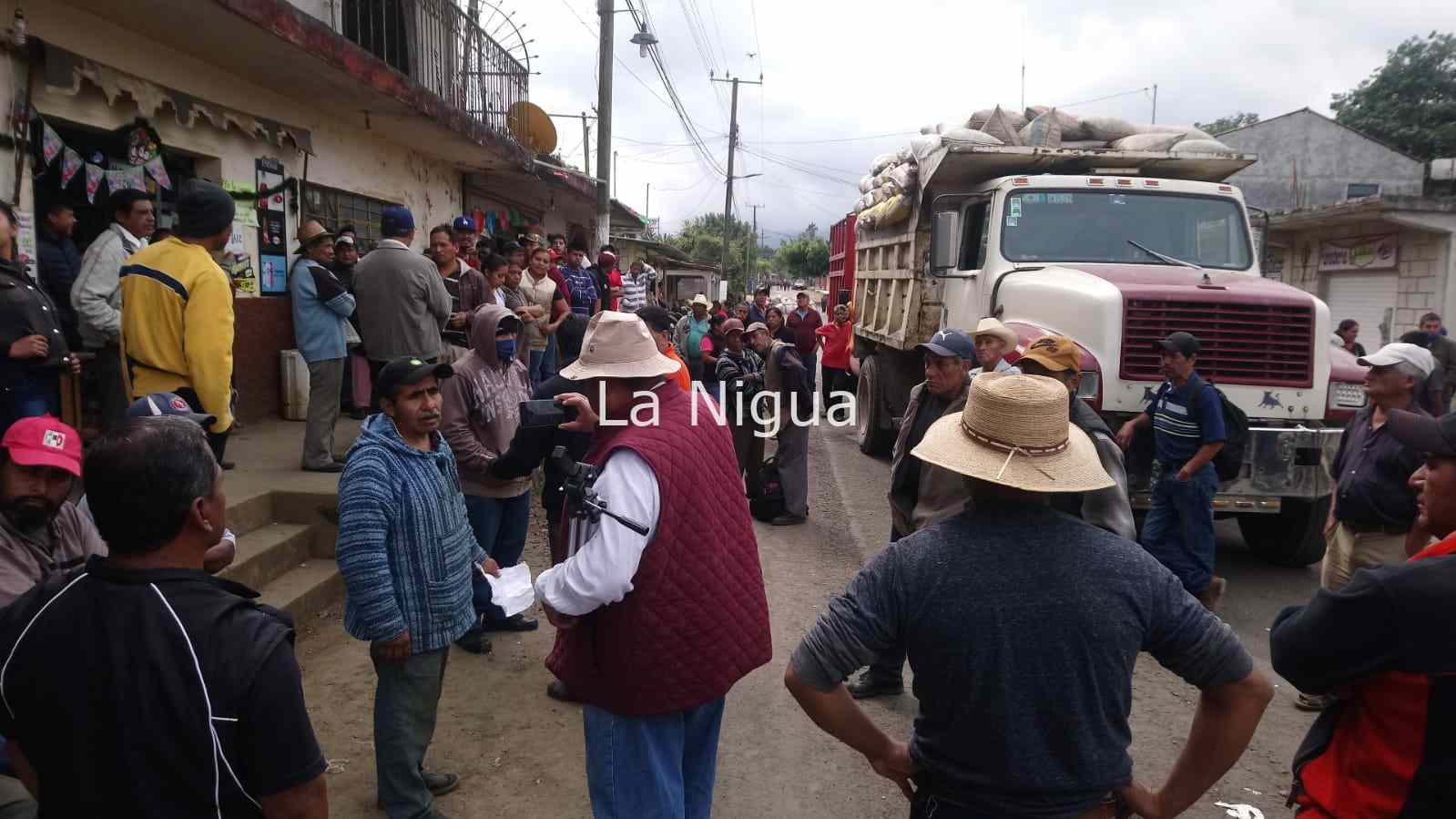 Se mantiene el bloqueo en Ixhuatlán: dicen paristas 4 img 20220121 wa01196853238487237089888