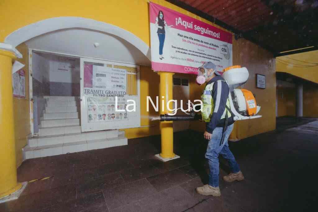 SANITIZAN ESPACIOS PÚBLICOS DE COSCOMATEPEC