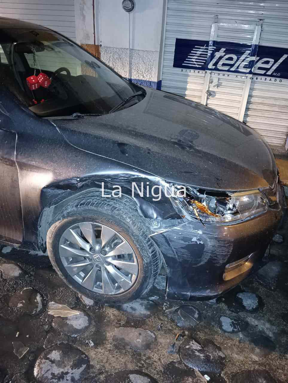 Ebrio impacta auto estacionado en el centro de Coscomatepec. 8 img 20220130 wa00116937993710537586699