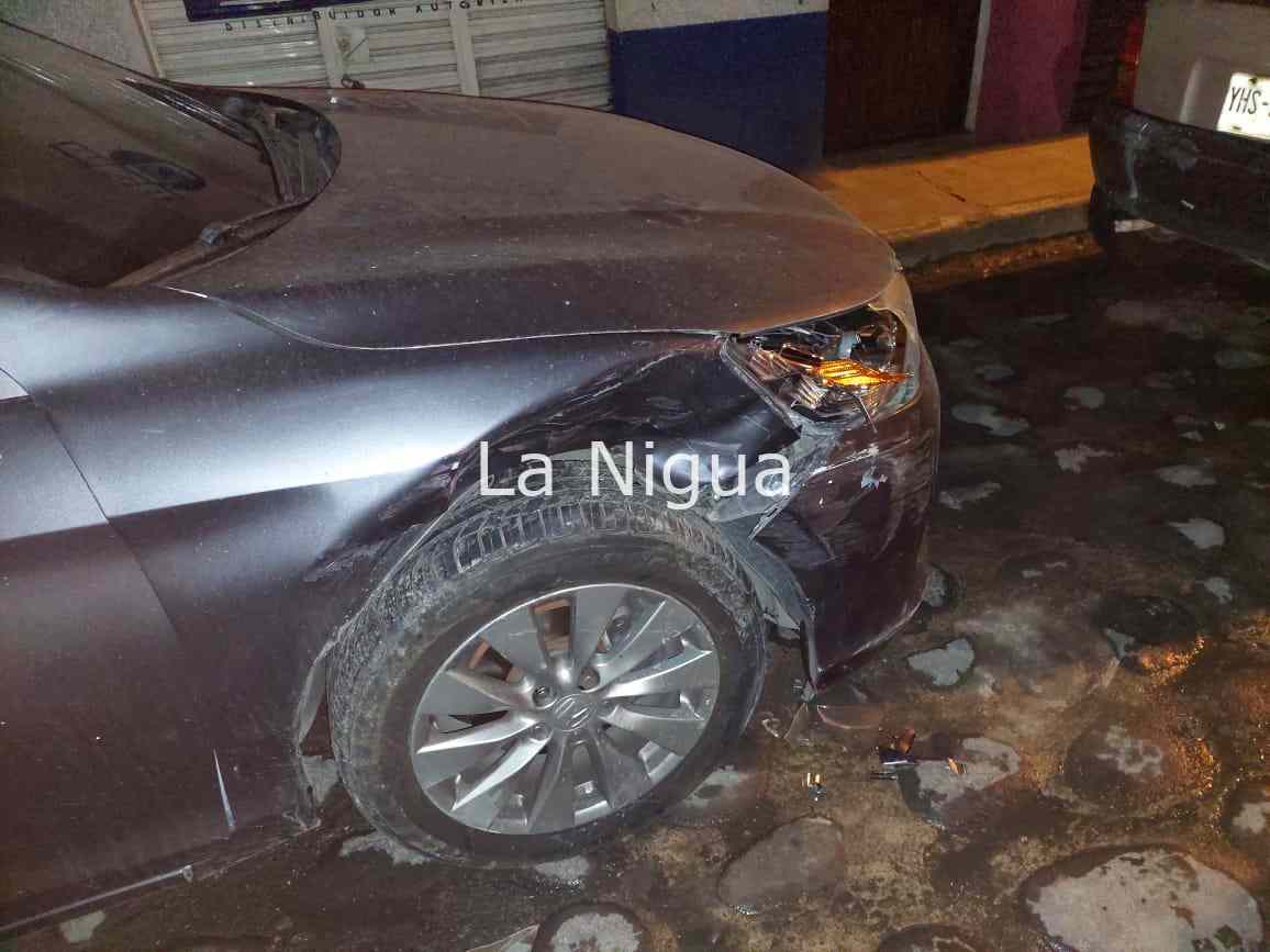 Ebrio impacta auto estacionado en el centro de Coscomatepec. 5 img 20220130 wa00168620940055638320085