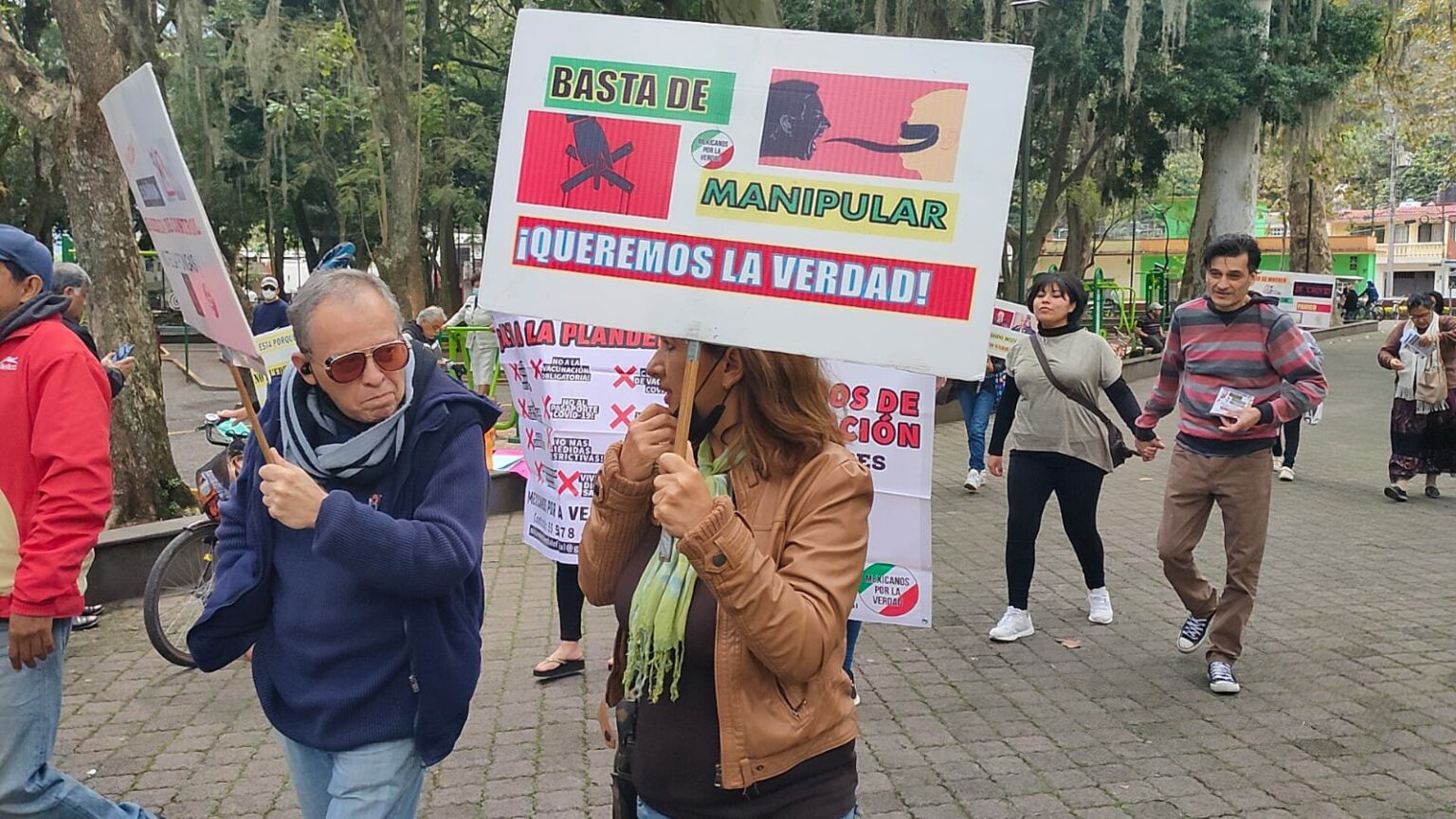 Marchan “Antivacunas en Orizaba”.