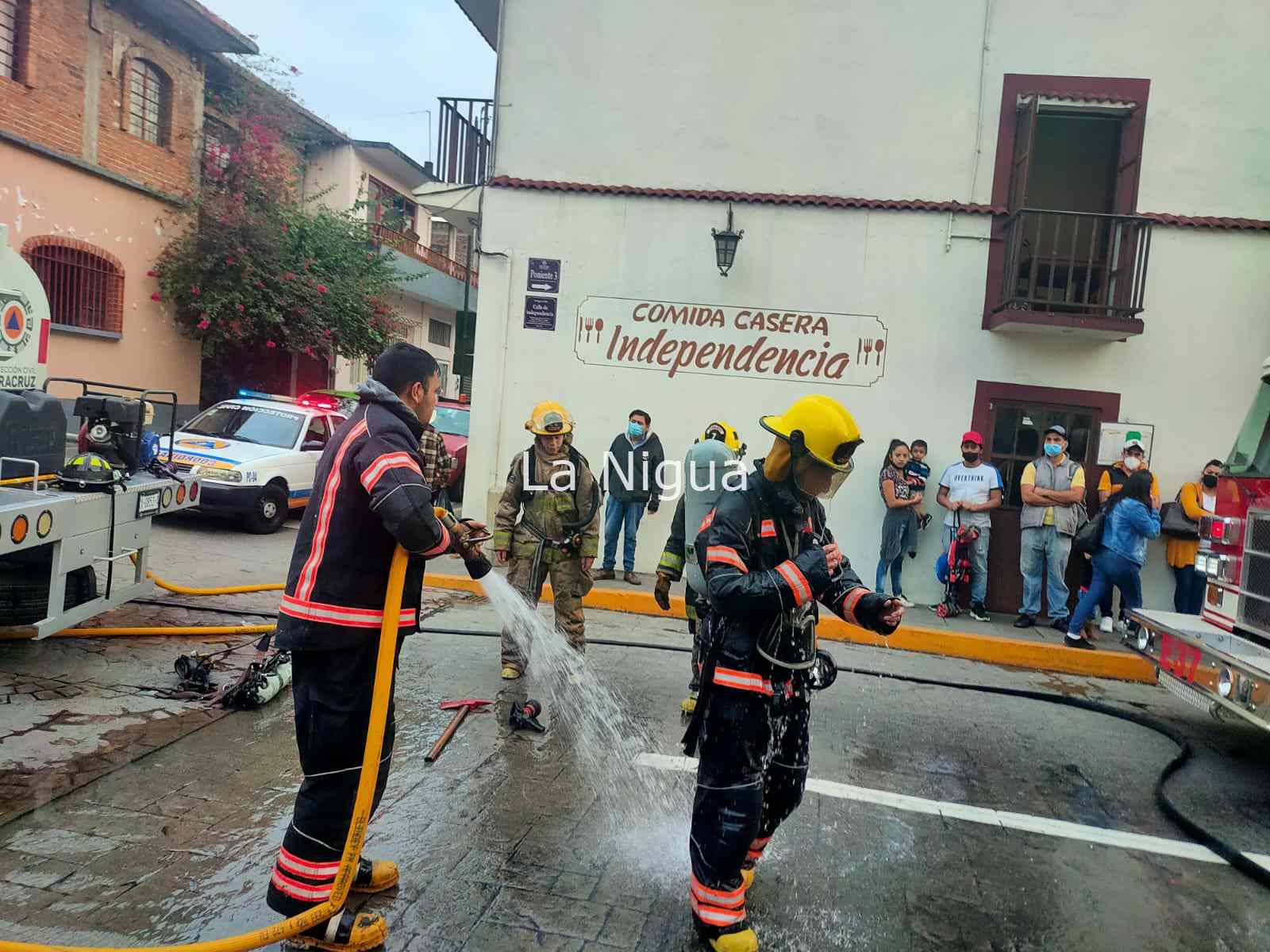 Se incendia casa en pleno centro de Orizaba 6 img 20220130 wa00563225553494191406136