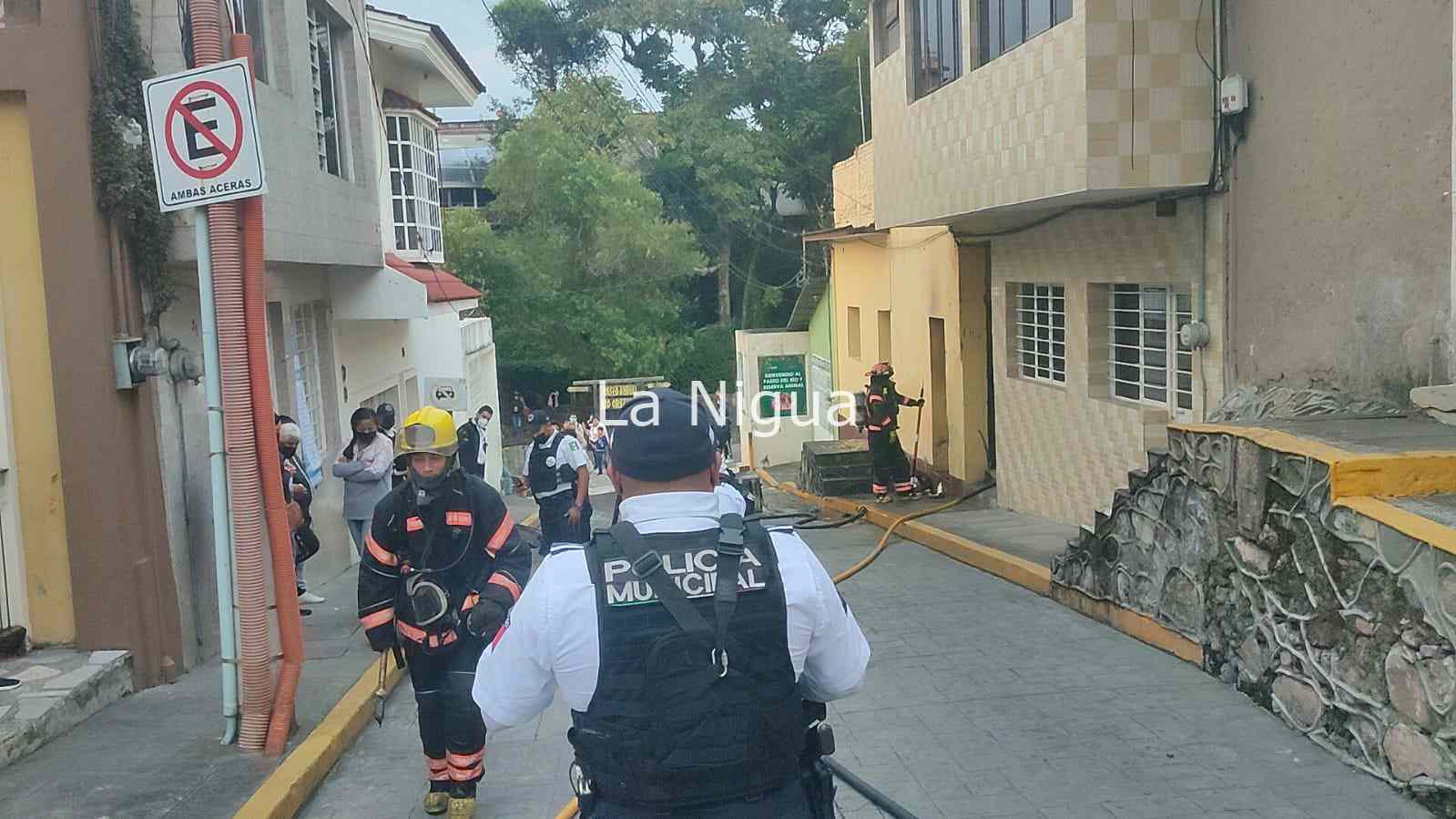 Se incendia casa en pleno centro de Orizaba 9 img 20220130 wa00598245972762974101332