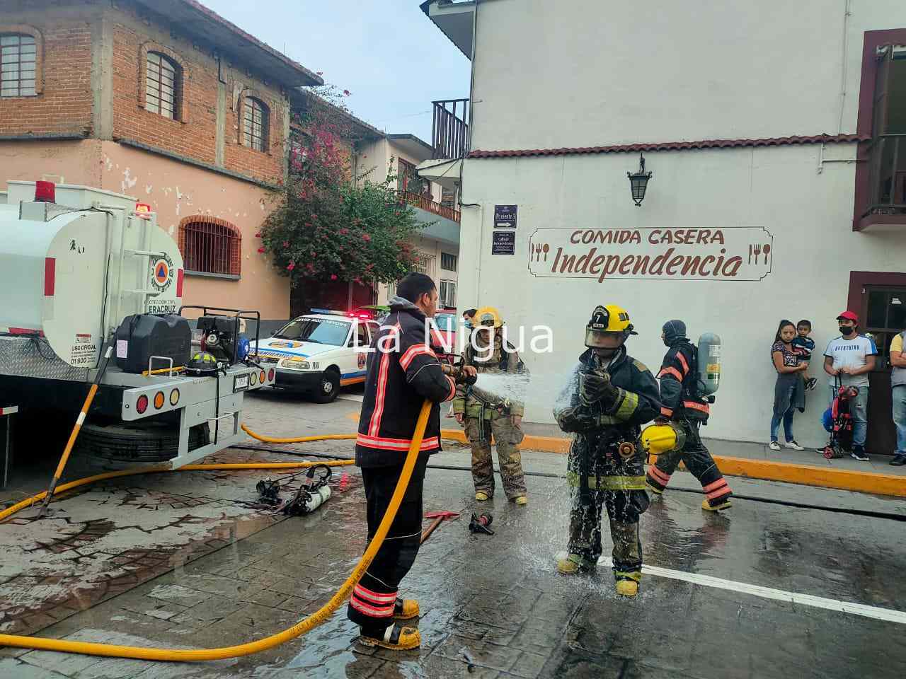 Se incendia casa en pleno centro de Orizaba 4 img 20220130 wa00612990613073519339696