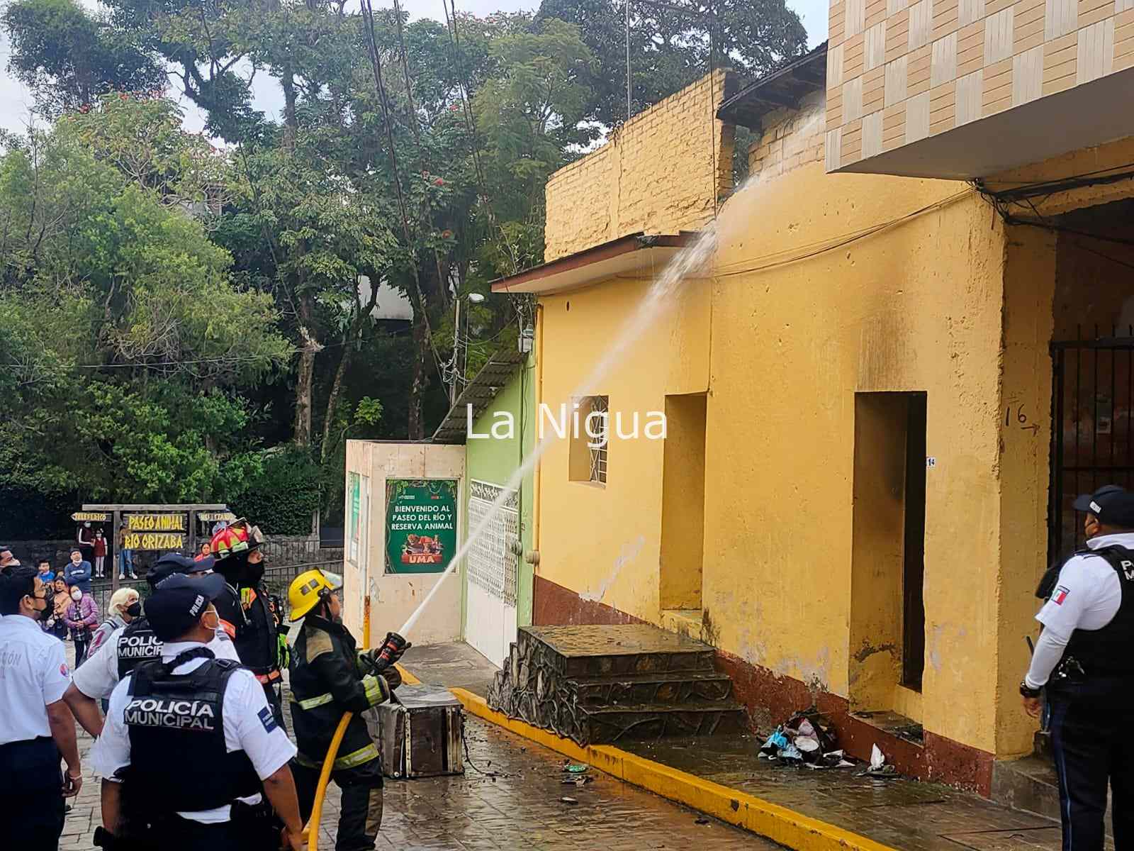 Se incendia casa en pleno centro de Orizaba 2 img 20220130 wa00638407271636667562958