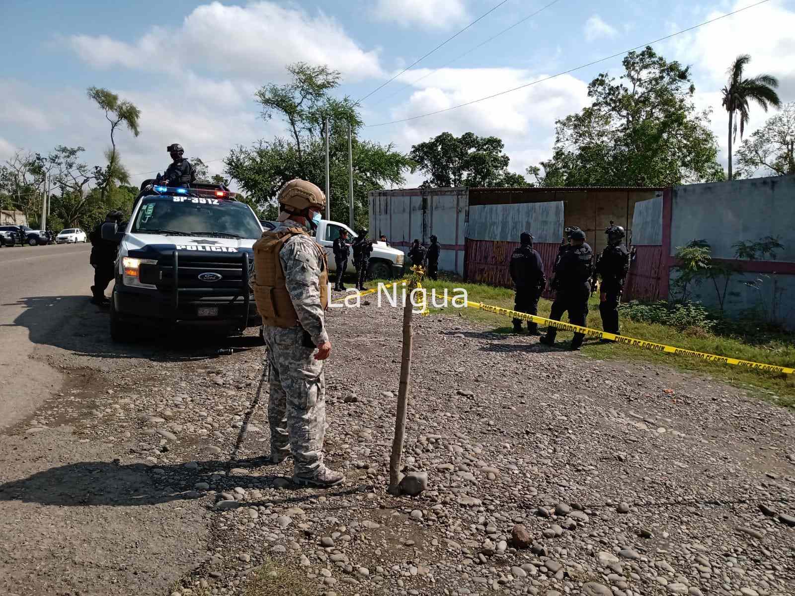 Catean FGR y Salvaguarda Estratégica de PEMEX en bodega clandestina en Tihuatlán 4 img 20220131 wa00127331530558583967185