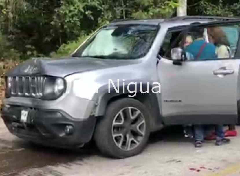 Vuelca taxi tras ser chocado por Jeep 2 img 20220131 wa010660397930644032887