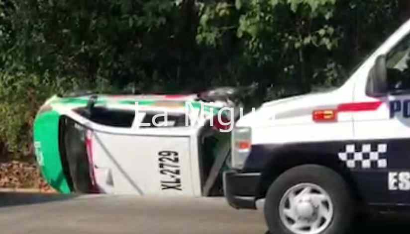 Vuelca taxi tras ser chocado por Jeep 1 img 20220131 wa01073729826222602084586