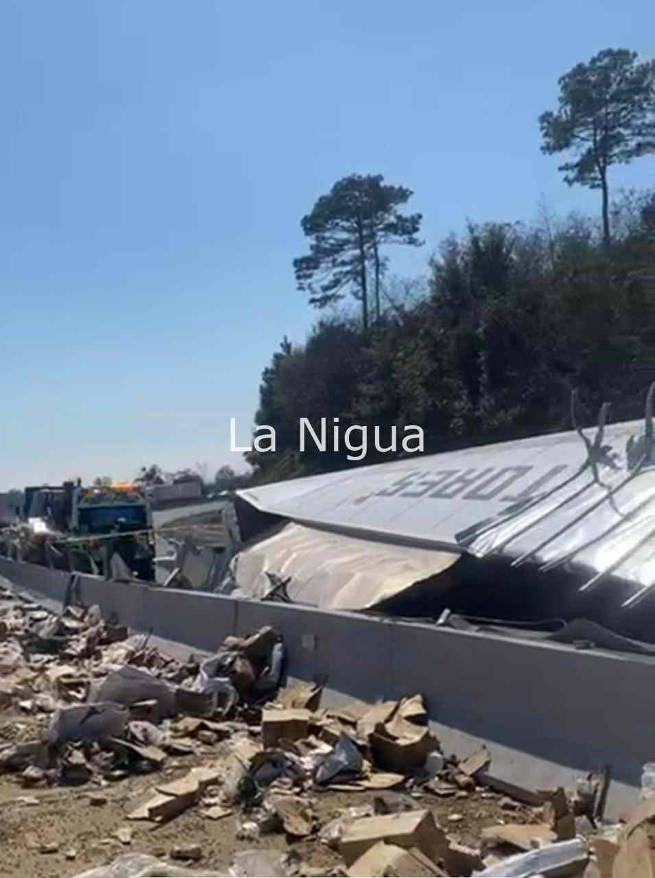 Un muerto y dos heridos en volcadura en el libramiento Xalapa-Perote 4 img 20220202 wa00032409145476224778553