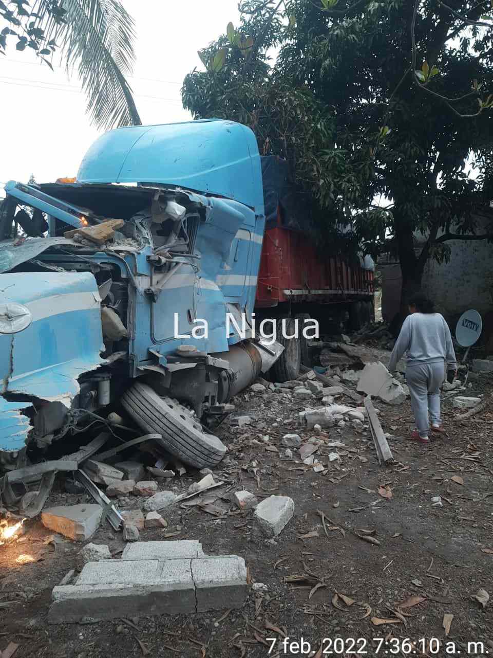 Se estrella trailer contra vivienda: 2 muertas, 1 lesionado. 2 img 20220207 wa00479213719423370786292
