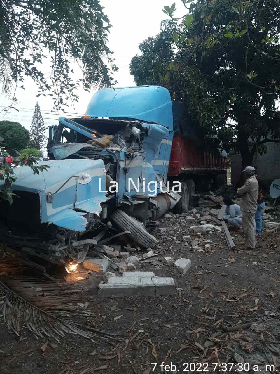 Se estrella trailer contra vivienda: 2 muertas, 1 lesionado. 3 img 20220207 wa00485138380674112684854