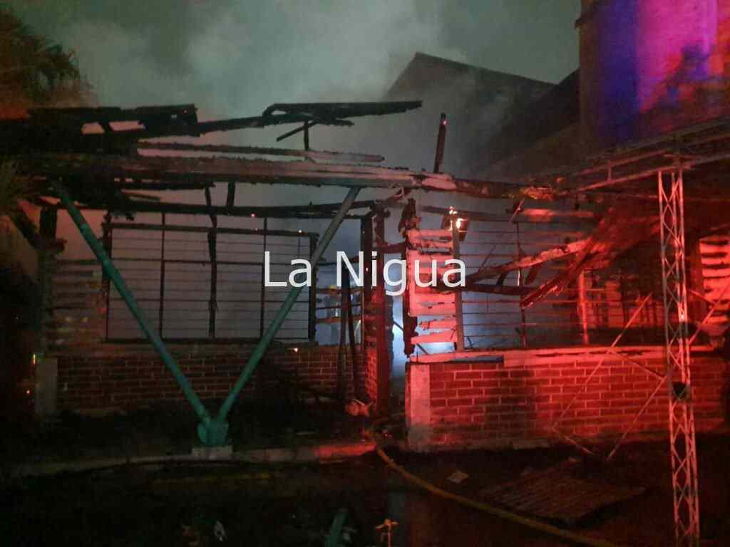 En cenizas, quedó una humilde vivienda en Poza Rica 2 img 20220208 wa00395248686008333857788