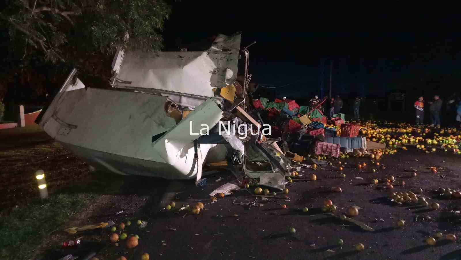 Conductor irresponsable de un tortón a punto de ocasionar una tragedia en Martínez de la Torre 3 img 20220209 wa00337781460664761103060