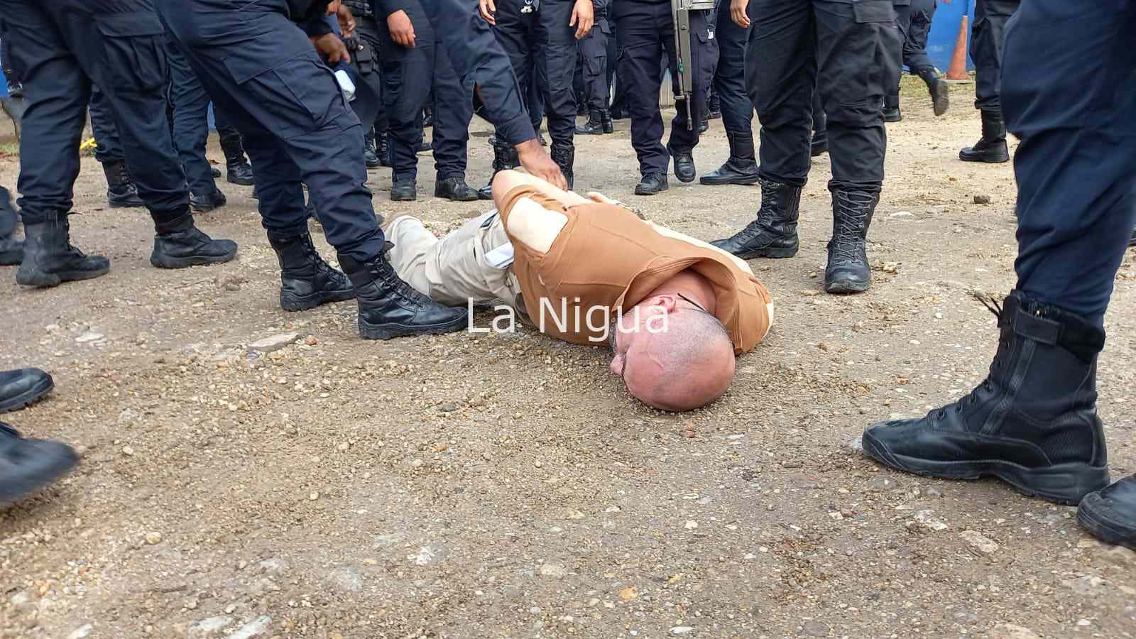 Conato de bronca en Policía de Coatza, elementos detienen a ex-director interino 3 img 20220211 wa00221291322676651532379