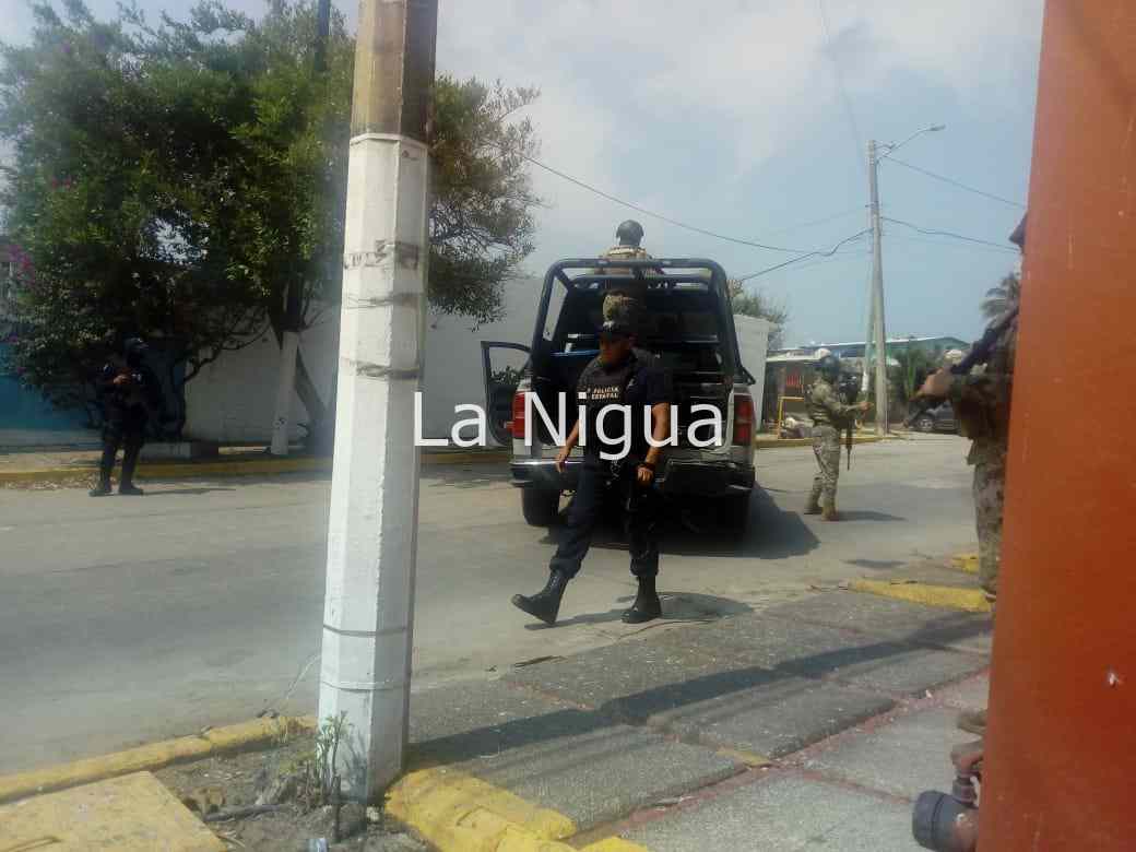 Aseguran vehículo que participó en intento de robo en Plaza Forum 7 img 20220212 wa00454225725115861534178