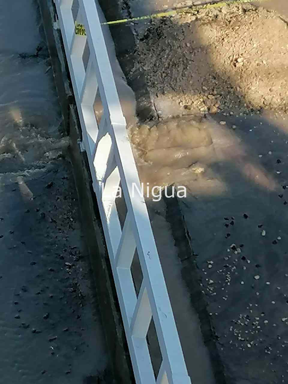 Reportan mega fuga de agua a la altura de las oficinas de la SEV 5 img 20220216 wa00374982308168308236130